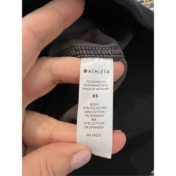 Athleta NWT Triumph Gray Printed Camo Full Zip Hoodie Jacket size XS - Picture 7 of 10